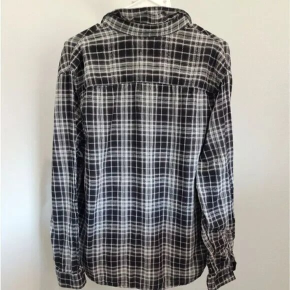 H&M Men's Relaxed button Shirt - Picture 2 of 3